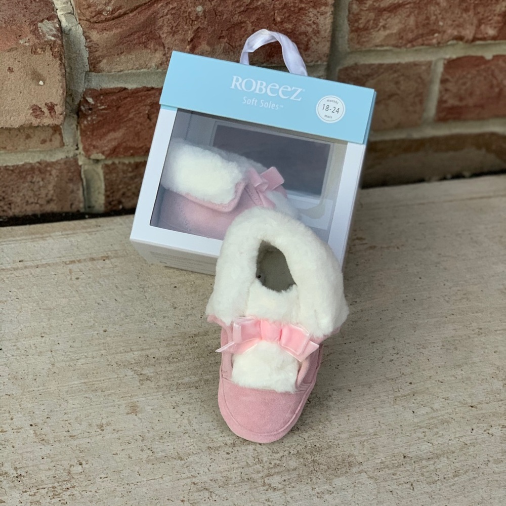 NWT ROBEEZ GIRLS SUEDE BOOT